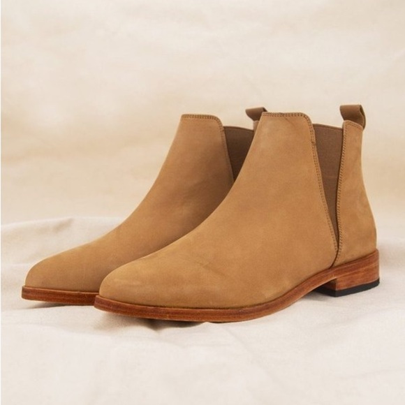 Nisolo Womens Chelsea Boot In Sand Suede | 7 - Picture 1 of 13